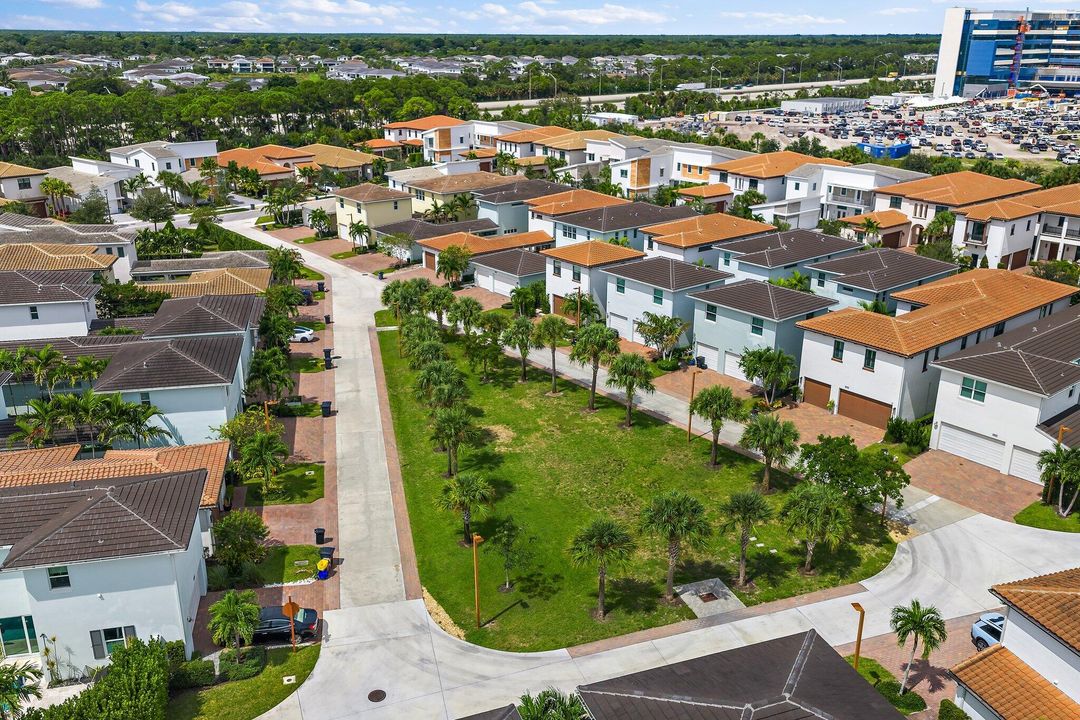 Под контрактом: $1,695,000 (4 спален, 5 ванн, 3760 Квадратных фут)