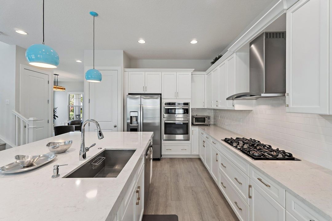 Под контрактом: $1,695,000 (4 спален, 5 ванн, 3760 Квадратных фут)