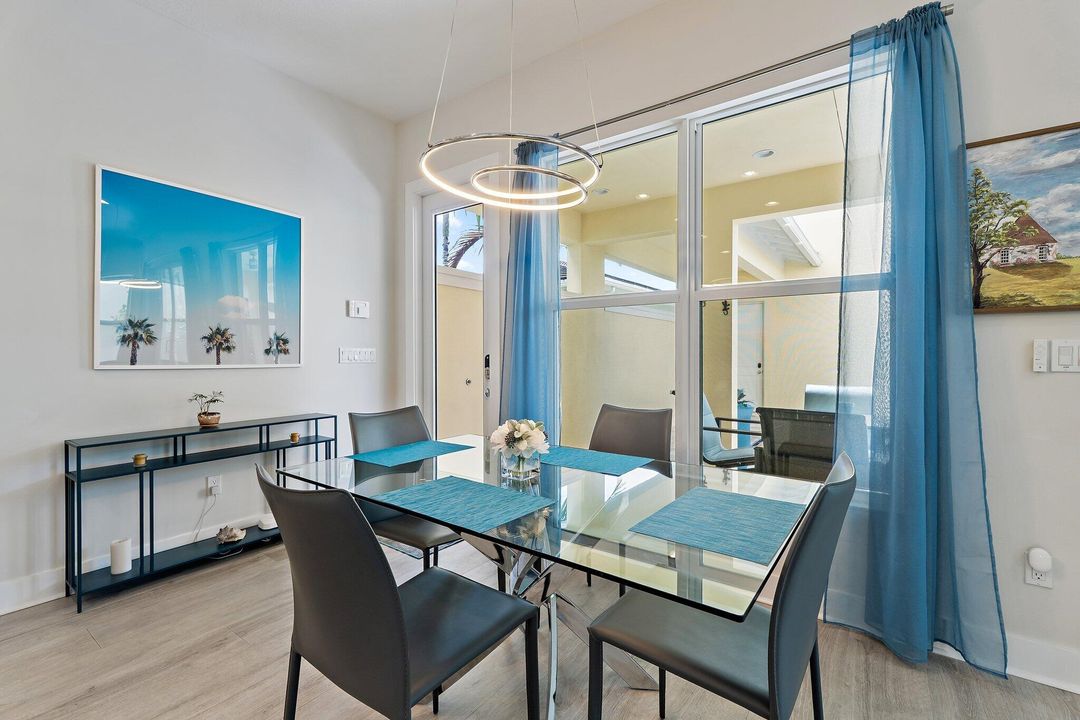 Под контрактом: $1,695,000 (4 спален, 5 ванн, 3760 Квадратных фут)