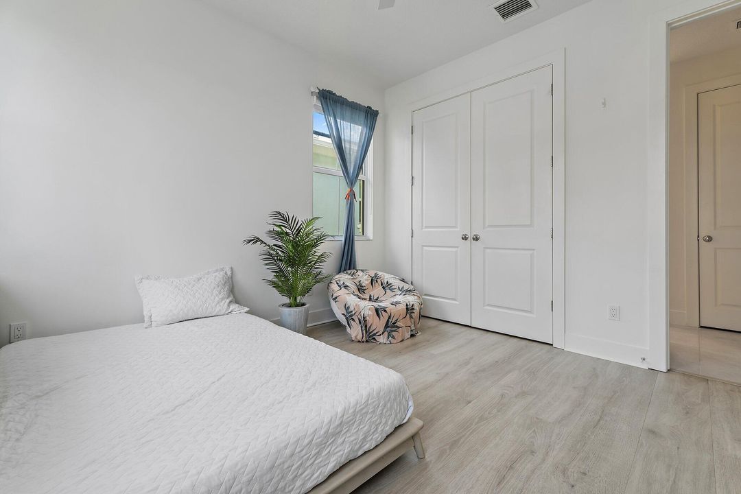 Под контрактом: $1,695,000 (4 спален, 5 ванн, 3760 Квадратных фут)