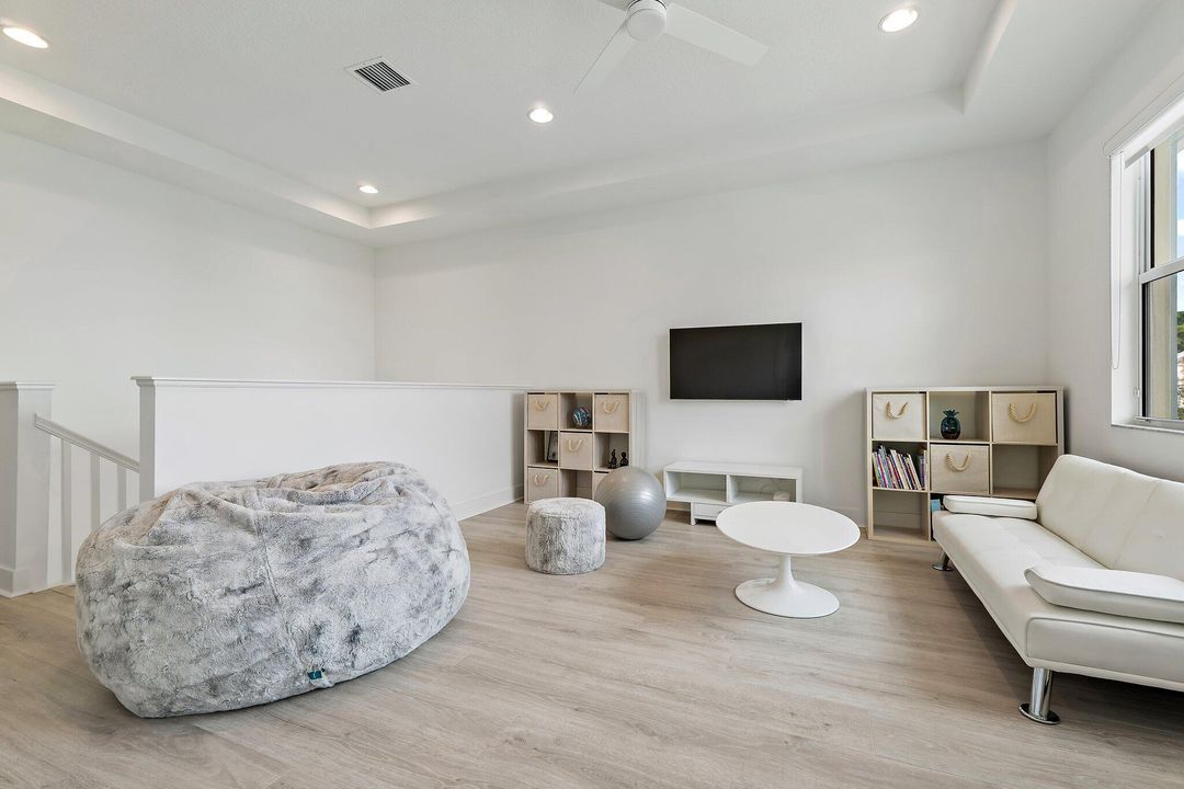 Под контрактом: $1,695,000 (4 спален, 5 ванн, 3760 Квадратных фут)