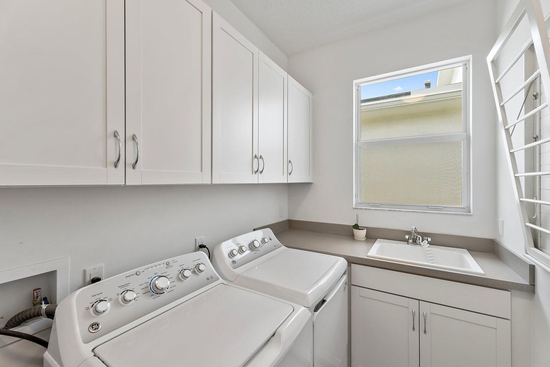 Под контрактом: $1,695,000 (4 спален, 5 ванн, 3760 Квадратных фут)