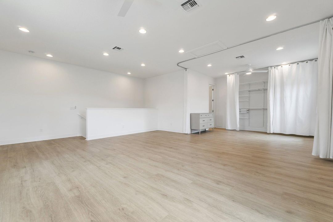 Под контрактом: $1,695,000 (4 спален, 5 ванн, 3760 Квадратных фут)