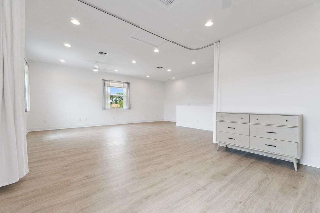 Под контрактом: $1,695,000 (4 спален, 5 ванн, 3760 Квадратных фут)