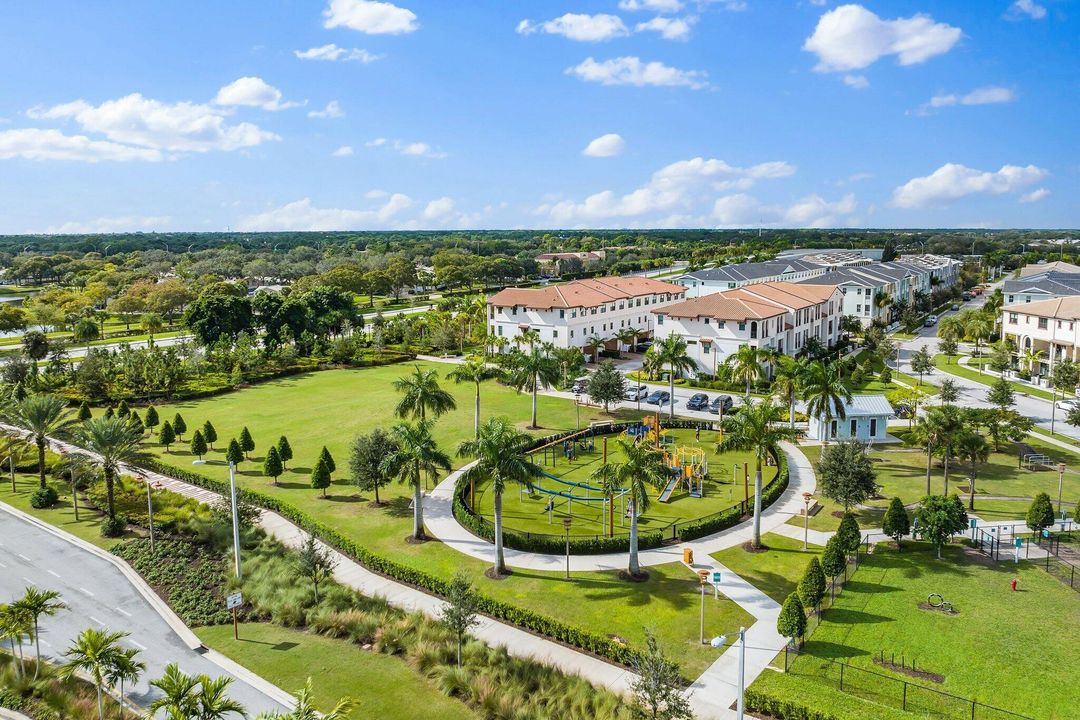 Под контрактом: $1,695,000 (4 спален, 5 ванн, 3760 Квадратных фут)