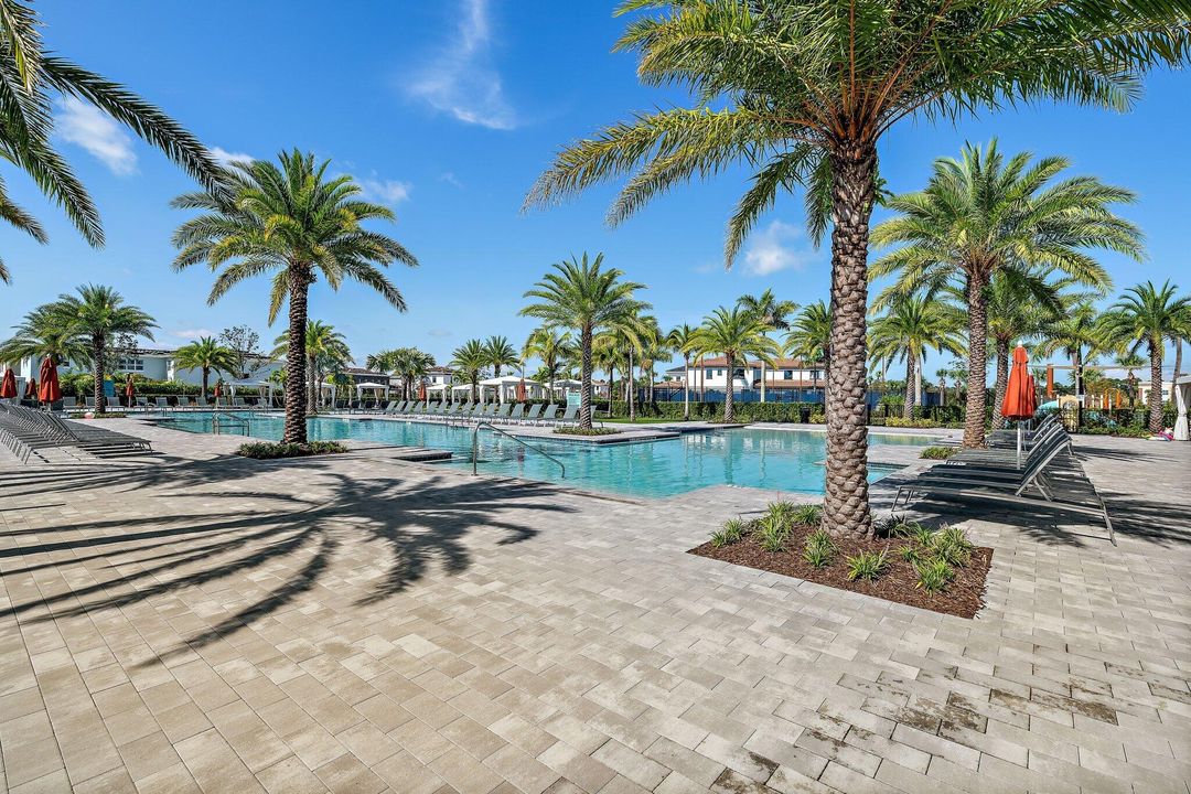 Под контрактом: $1,695,000 (4 спален, 5 ванн, 3760 Квадратных фут)