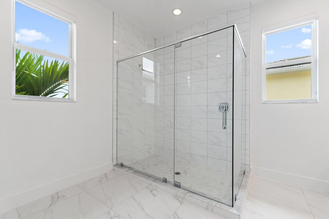 Под контрактом: $1,695,000 (4 спален, 5 ванн, 3760 Квадратных фут)