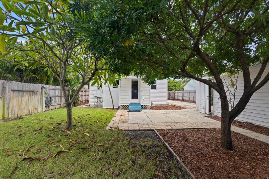 Activo con contrato: $2,950 (3 camas, 1 baños, 1272 Pies cuadrados)