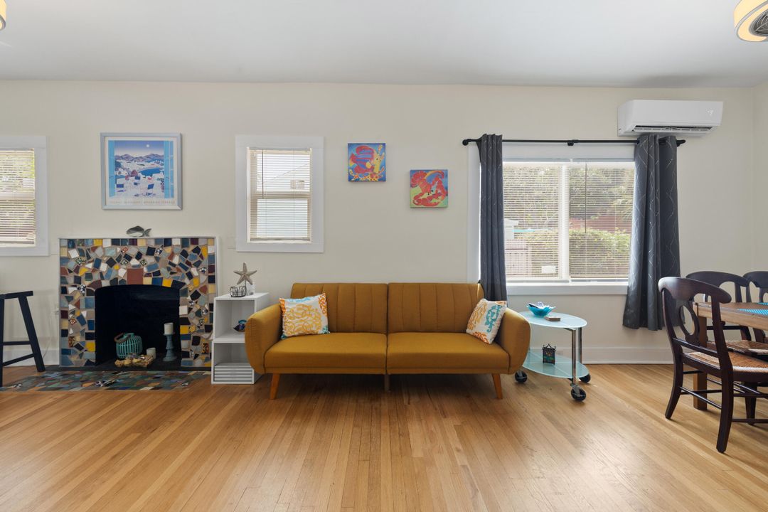 Activo con contrato: $2,950 (3 camas, 1 baños, 1272 Pies cuadrados)