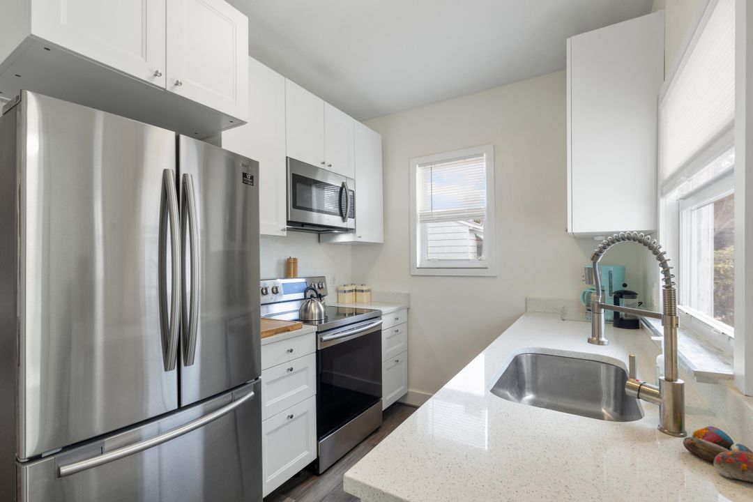 Activo con contrato: $2,950 (3 camas, 1 baños, 1272 Pies cuadrados)