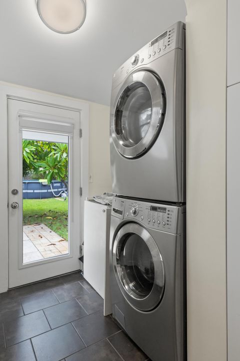 Activo con contrato: $2,950 (3 camas, 1 baños, 1272 Pies cuadrados)