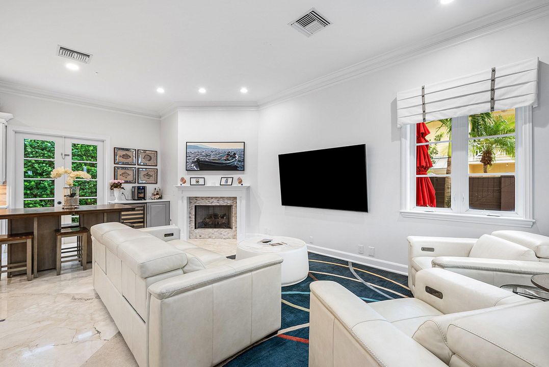 На продажу: $3,250,000 (4 спален, 3 ванн, 2346 Квадратных фут)