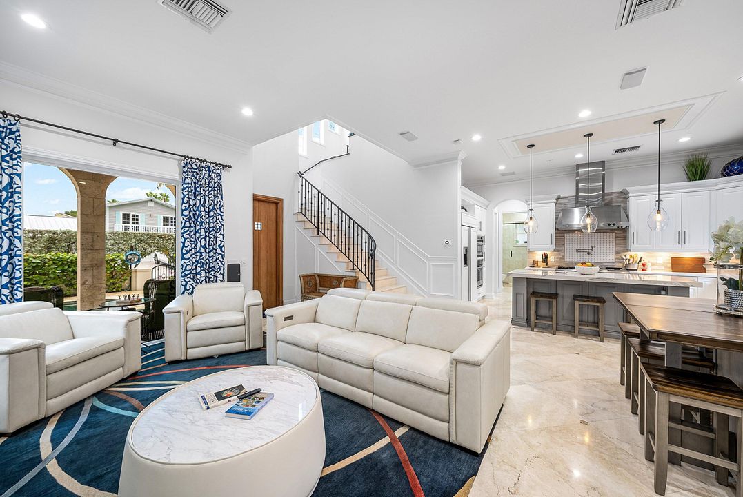 На продажу: $3,250,000 (4 спален, 3 ванн, 2346 Квадратных фут)