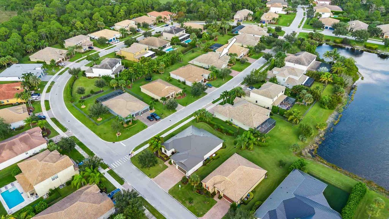 待售: $765,000 (3 贝兹, 3 浴室, 2555 平方英尺)