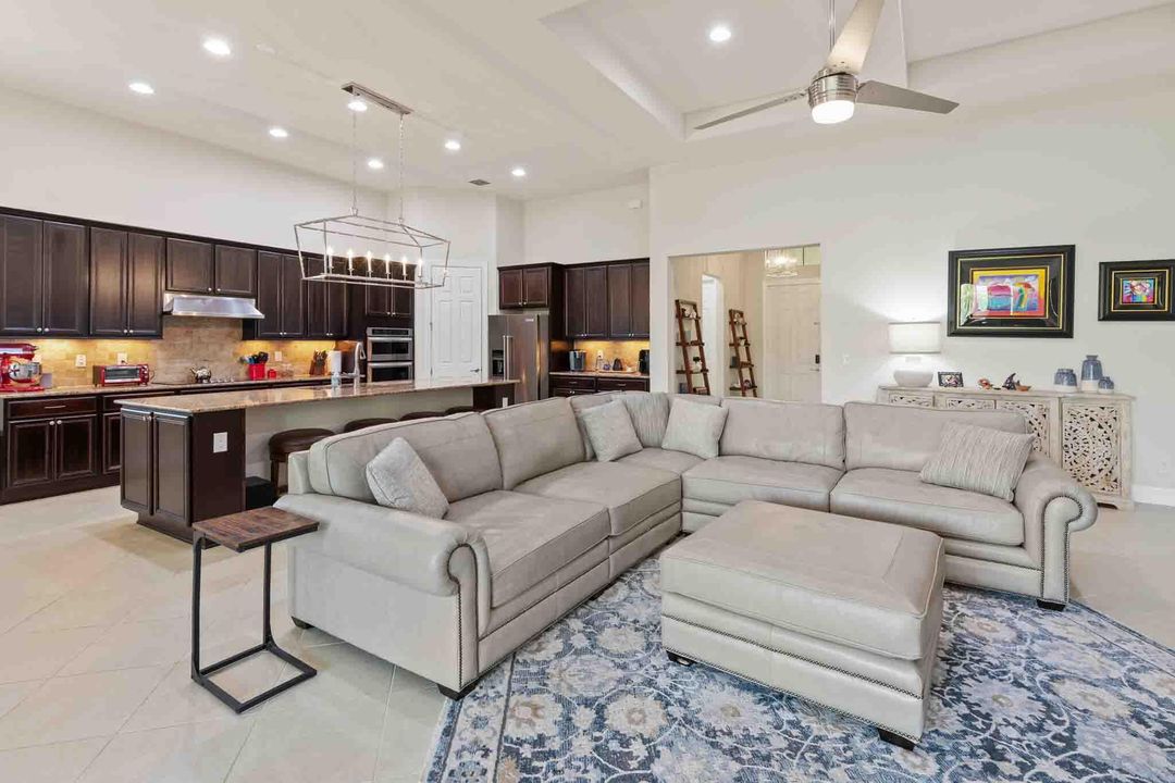 待售: $765,000 (3 贝兹, 3 浴室, 2555 平方英尺)