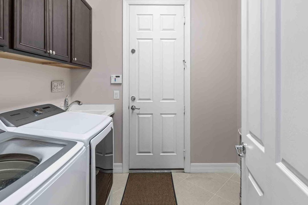 待售: $765,000 (3 贝兹, 3 浴室, 2555 平方英尺)