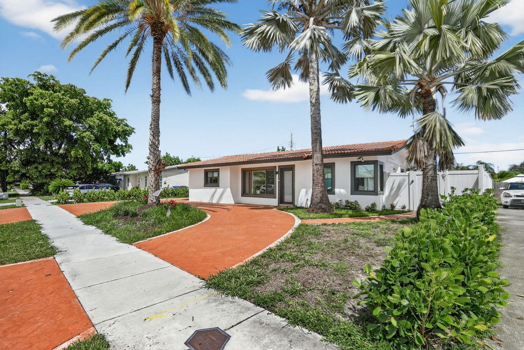 Под контрактом: $499,900 (3 спален, 2 ванн, 1188 Квадратных фут)