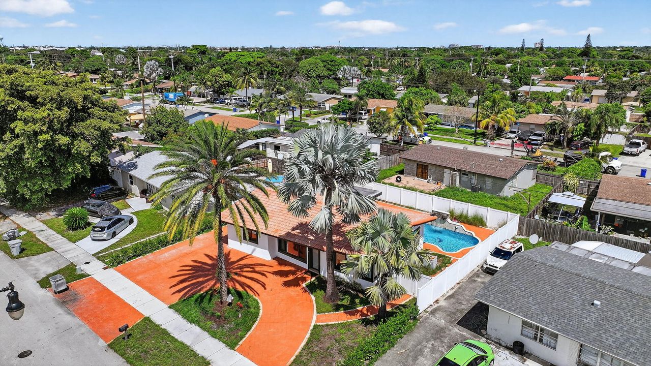 Под контрактом: $499,900 (3 спален, 2 ванн, 1188 Квадратных фут)