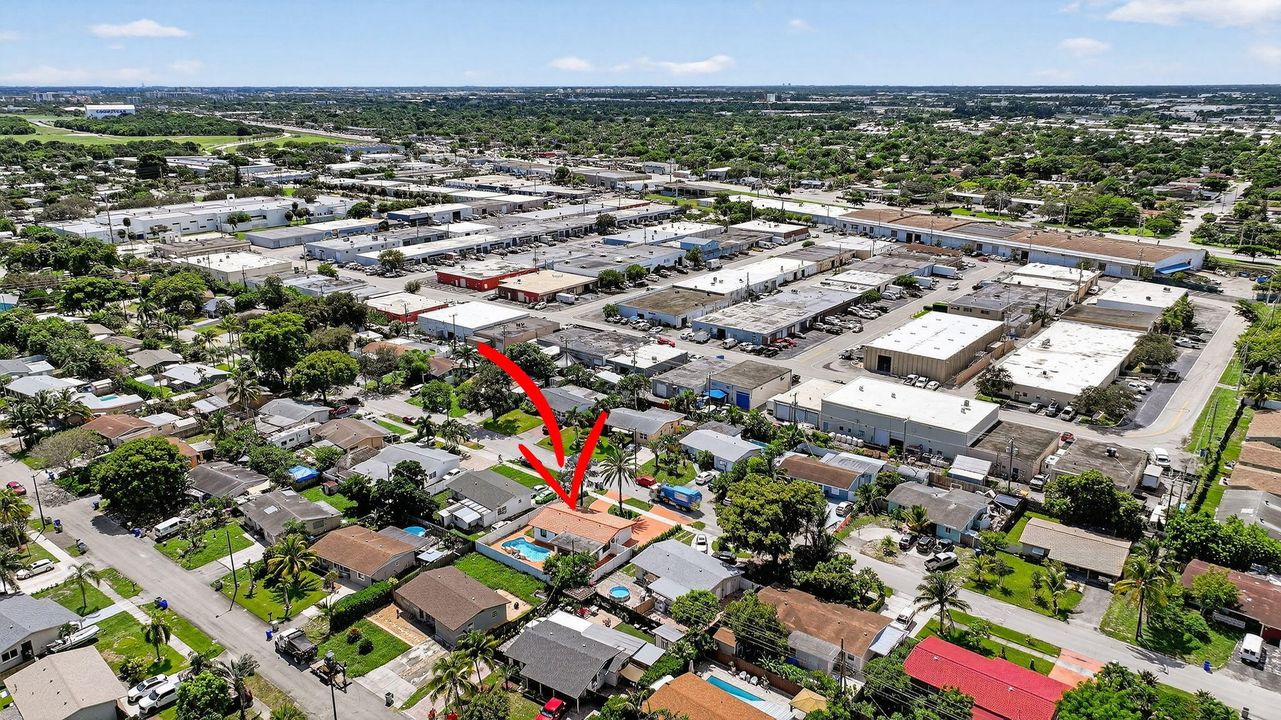 Под контрактом: $499,900 (3 спален, 2 ванн, 1188 Квадратных фут)