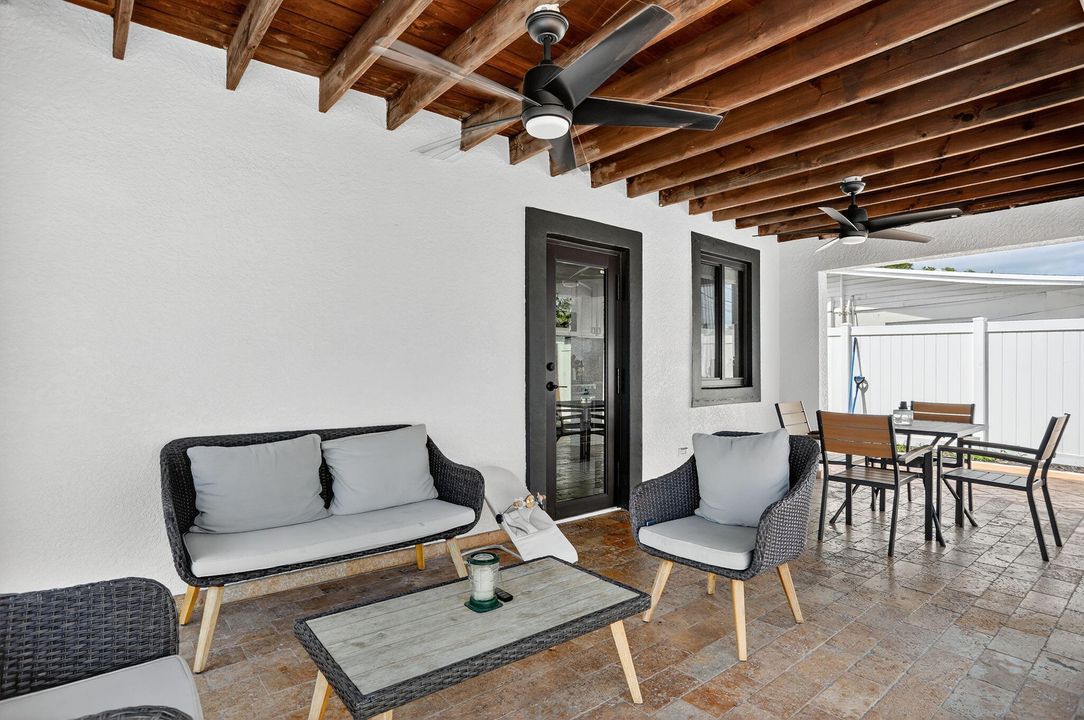 Под контрактом: $499,900 (3 спален, 2 ванн, 1188 Квадратных фут)