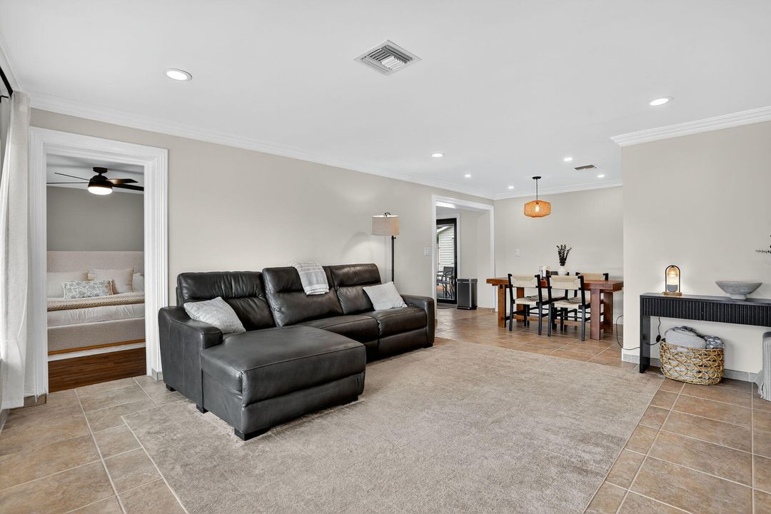 Под контрактом: $499,900 (3 спален, 2 ванн, 1188 Квадратных фут)