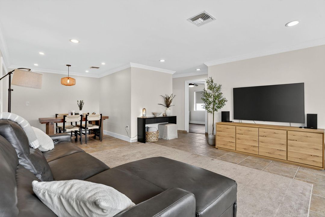 Под контрактом: $499,900 (3 спален, 2 ванн, 1188 Квадратных фут)