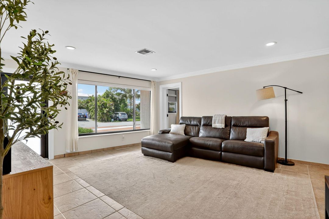 Под контрактом: $499,900 (3 спален, 2 ванн, 1188 Квадратных фут)