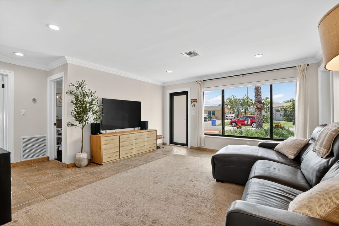 Под контрактом: $499,900 (3 спален, 2 ванн, 1188 Квадратных фут)