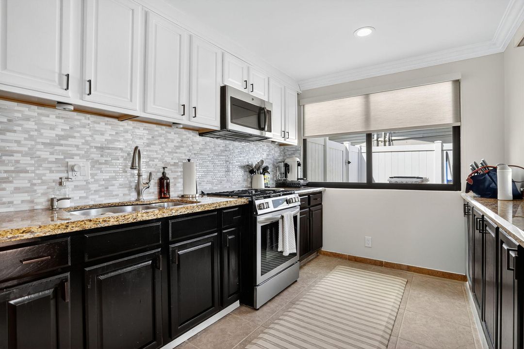 Под контрактом: $499,900 (3 спален, 2 ванн, 1188 Квадратных фут)