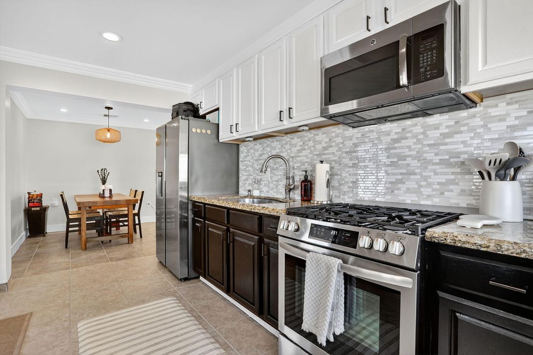 Под контрактом: $499,900 (3 спален, 2 ванн, 1188 Квадратных фут)