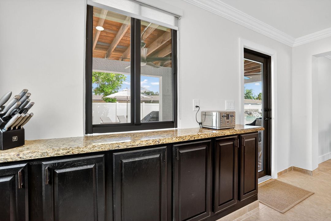 Под контрактом: $499,900 (3 спален, 2 ванн, 1188 Квадратных фут)