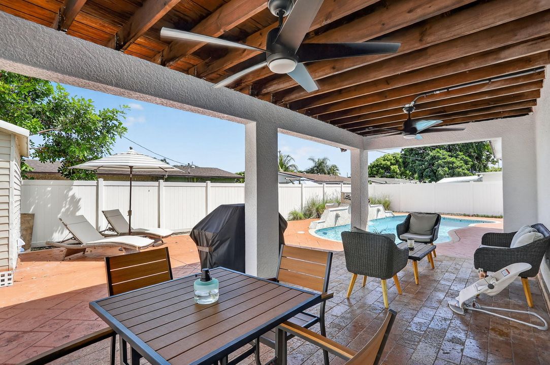 Под контрактом: $499,900 (3 спален, 2 ванн, 1188 Квадратных фут)