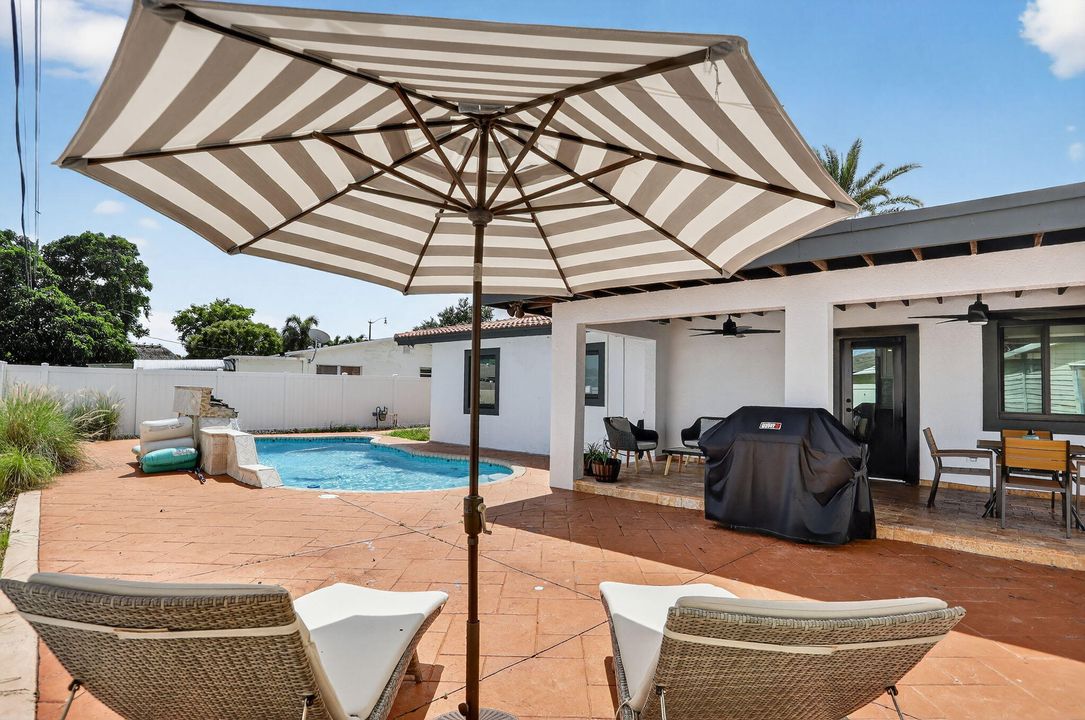 Под контрактом: $499,900 (3 спален, 2 ванн, 1188 Квадратных фут)