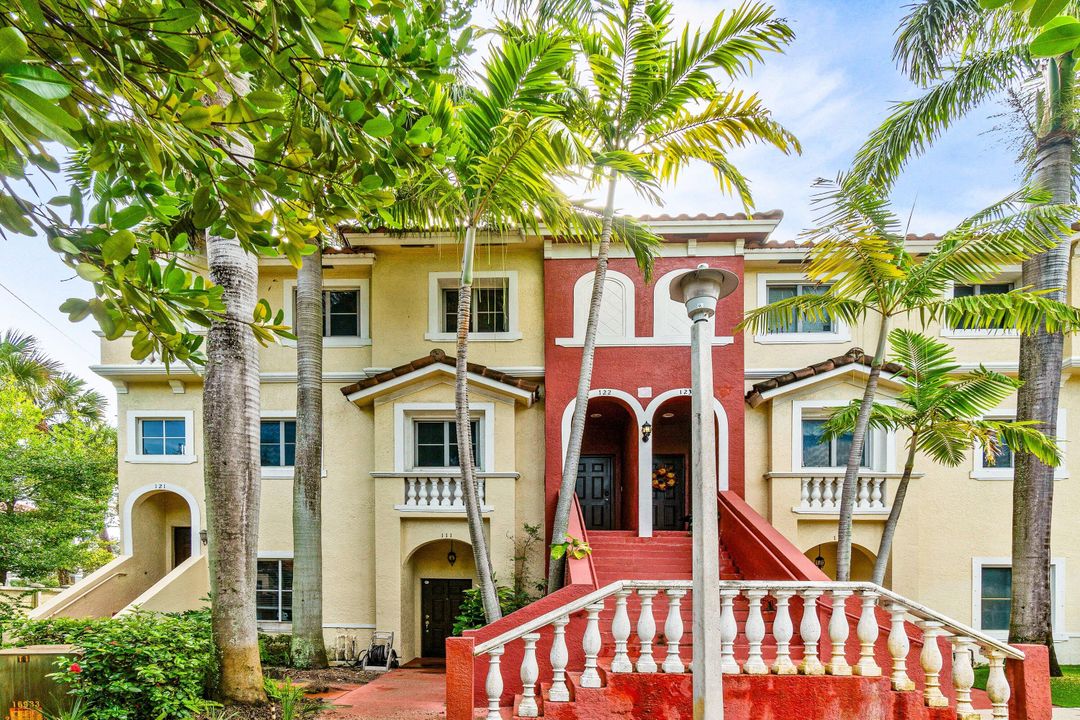 Recientemente alquilado: $2,450 (2 camas, 2 baños, 1250 Pies cuadrados)