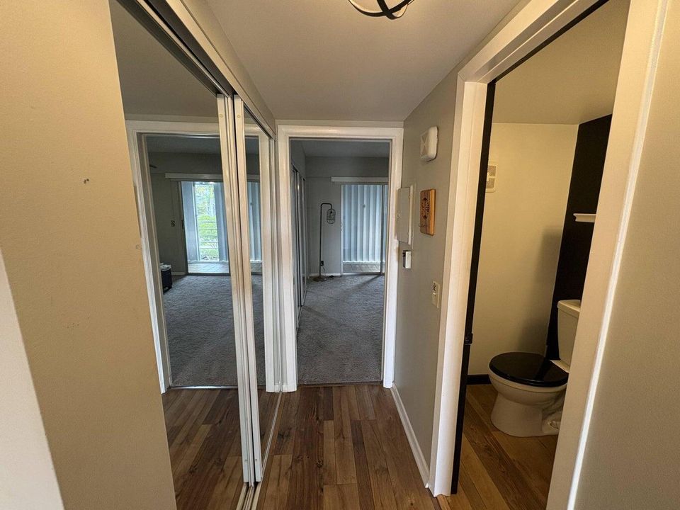 合同活跃: $1,800 (1 贝兹, 1 浴室, 720 平方英尺)