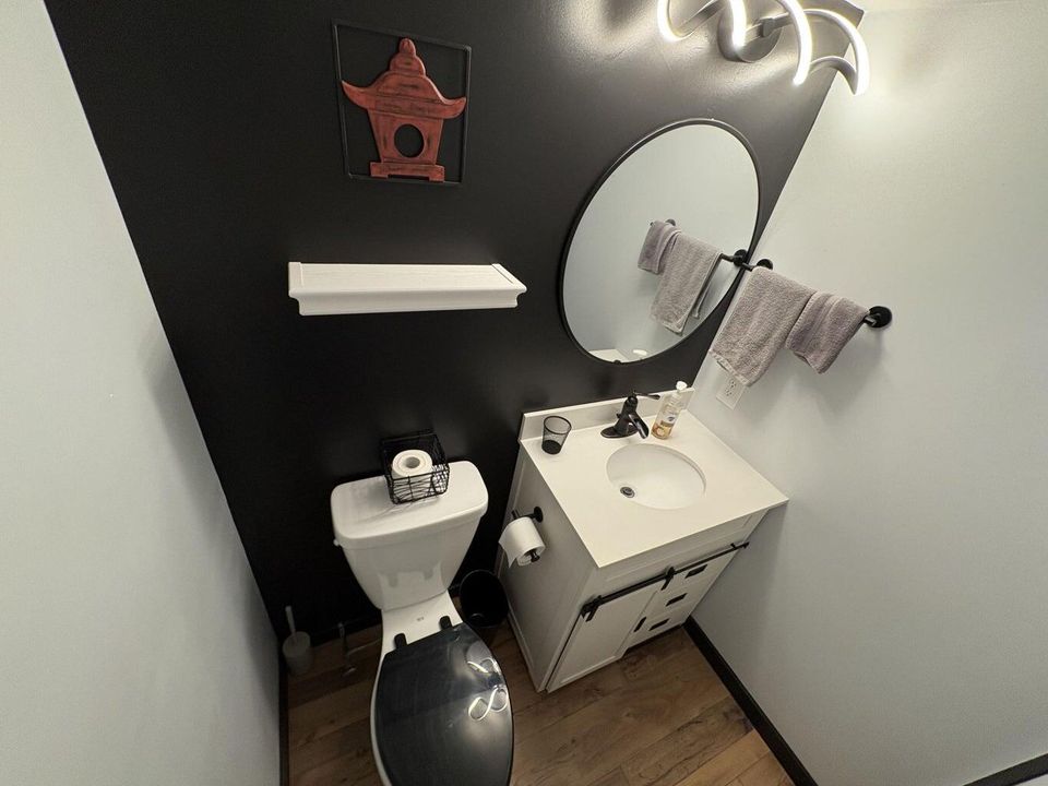 合同活跃: $1,800 (1 贝兹, 1 浴室, 720 平方英尺)