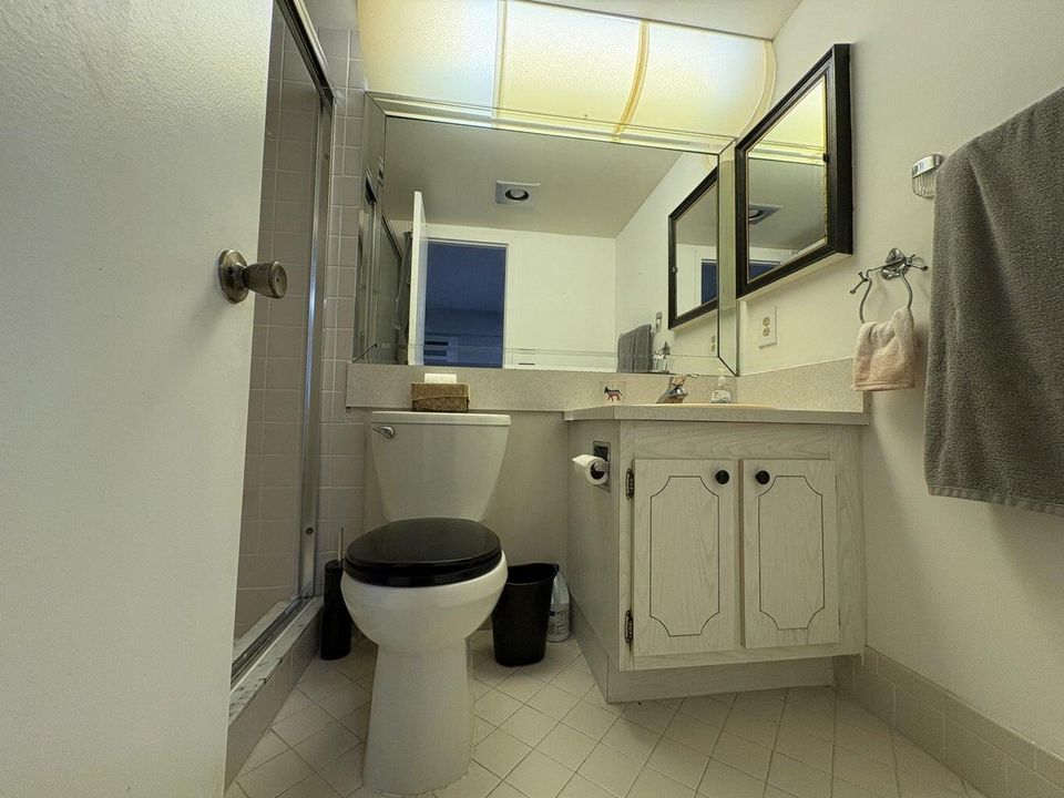 合同活跃: $1,800 (1 贝兹, 1 浴室, 720 平方英尺)