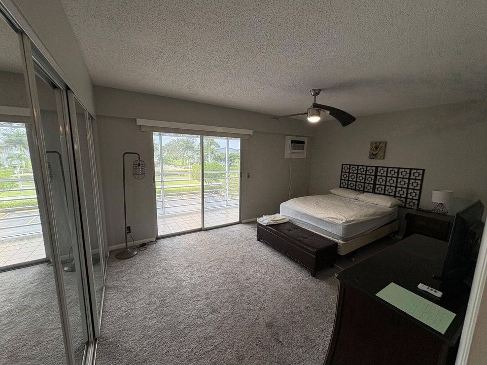 合同活跃: $1,800 (1 贝兹, 1 浴室, 720 平方英尺)