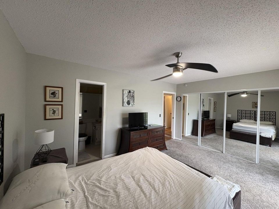 合同活跃: $1,800 (1 贝兹, 1 浴室, 720 平方英尺)