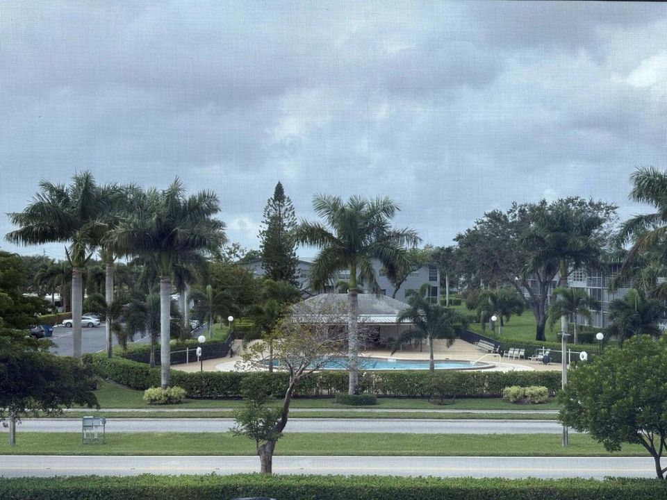 合同活跃: $1,800 (1 贝兹, 1 浴室, 720 平方英尺)