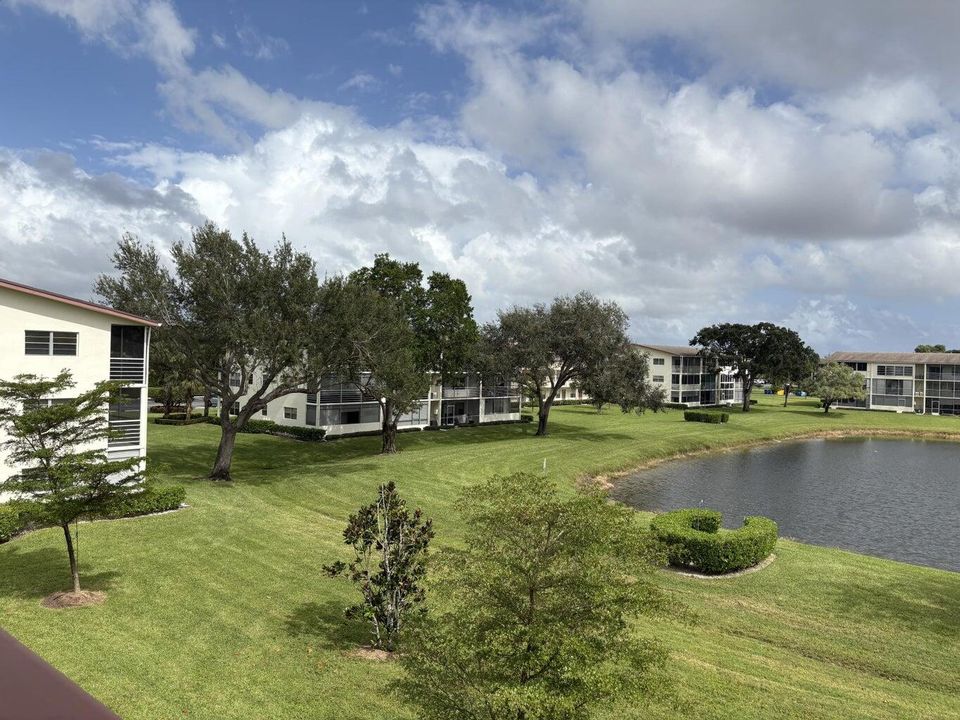 合同活跃: $1,800 (1 贝兹, 1 浴室, 720 平方英尺)