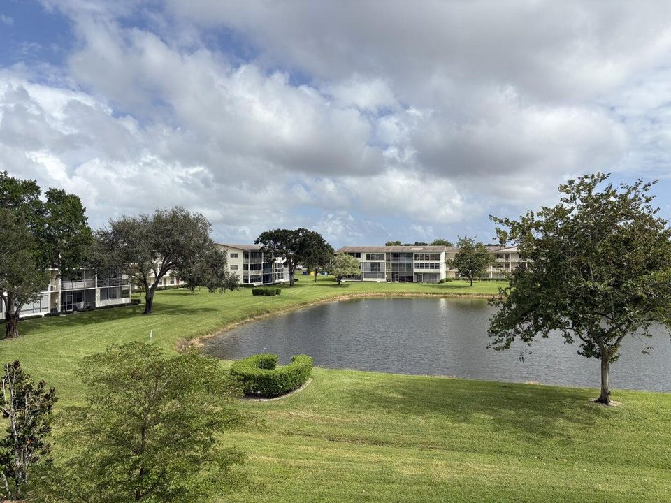 合同活跃: $1,800 (1 贝兹, 1 浴室, 720 平方英尺)