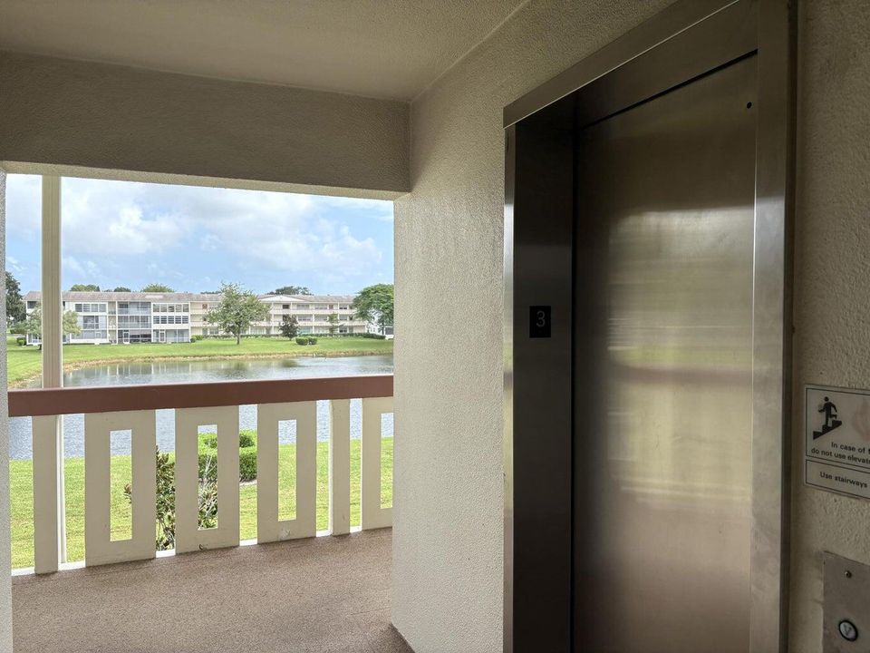 合同活跃: $1,800 (1 贝兹, 1 浴室, 720 平方英尺)