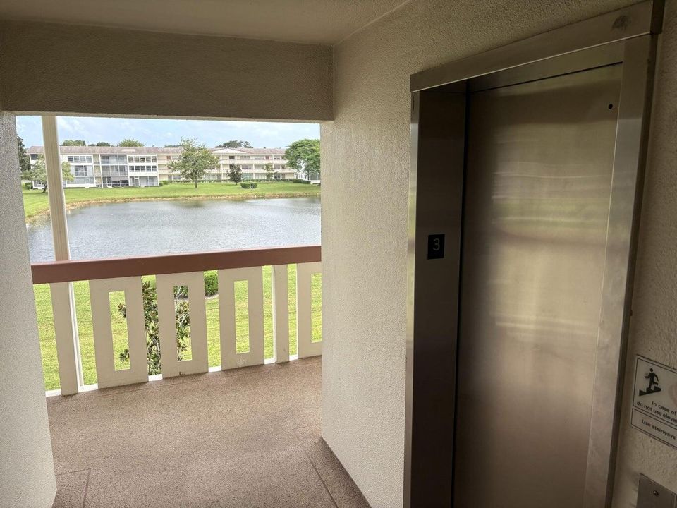 合同活跃: $1,800 (1 贝兹, 1 浴室, 720 平方英尺)