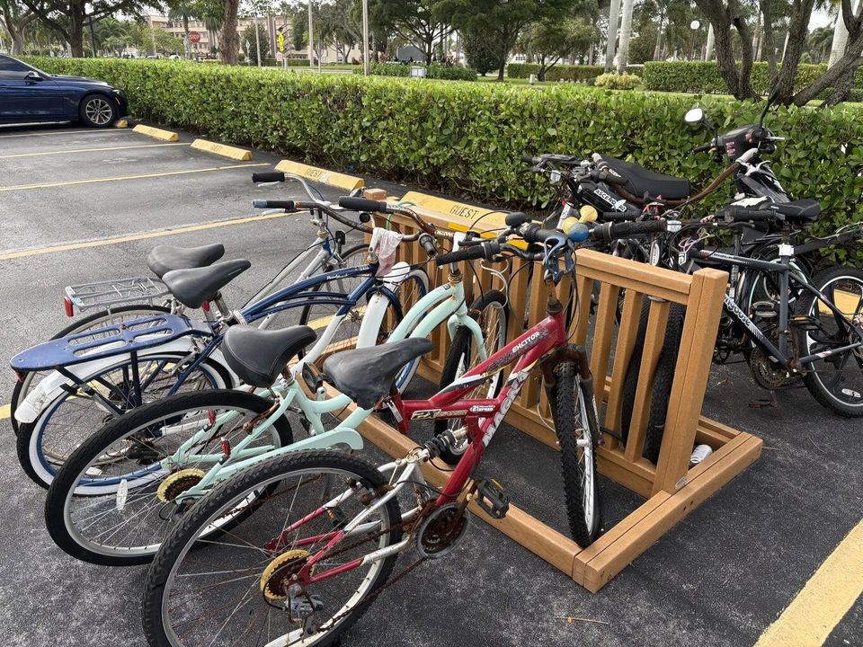 合同活跃: $1,800 (1 贝兹, 1 浴室, 720 平方英尺)