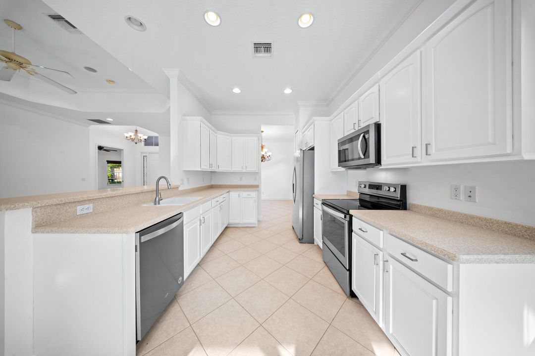 Active With Contract: $3,400 (3 beds, 2 baths, 1782 Square Feet)