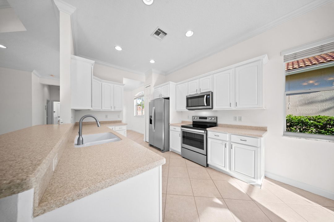 Active With Contract: $3,400 (3 beds, 2 baths, 1782 Square Feet)