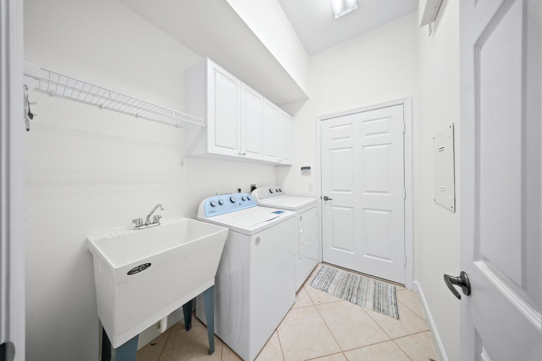 Active With Contract: $3,400 (3 beds, 2 baths, 1782 Square Feet)