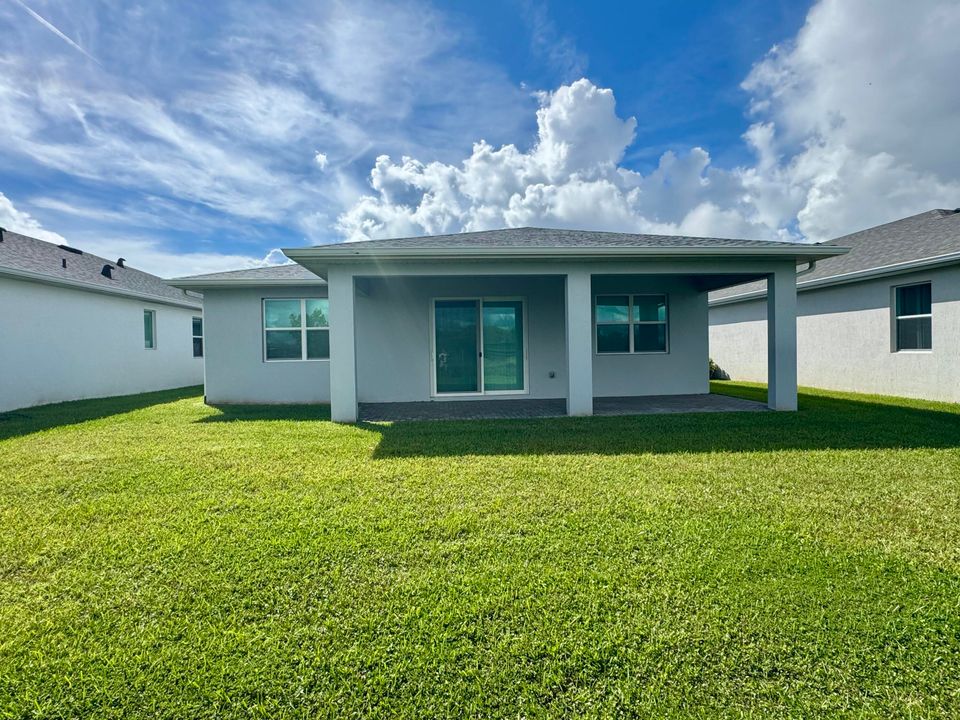 Active With Contract: $2,800 (3 beds, 2 baths, 1894 Square Feet)
