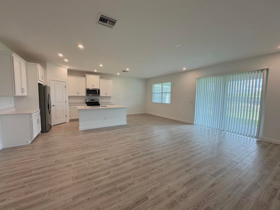 Active With Contract: $2,800 (3 beds, 2 baths, 1894 Square Feet)